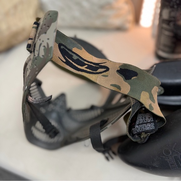 Lot Black Paintball Gear Set 2 mask. 3M ear protectors, 6 hoppers, 2 gas pipetts - Picture 12 of 17